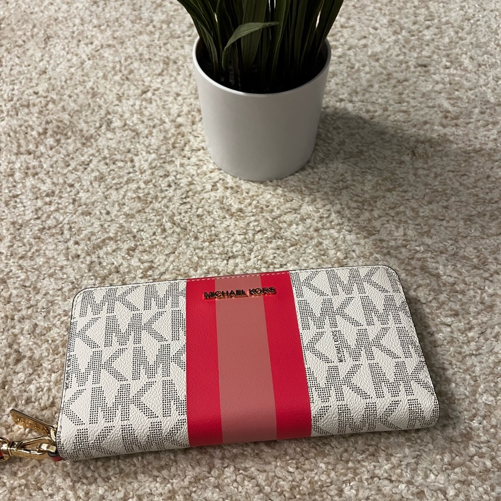 Michael Kors Cream and Pink Wallet